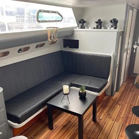 Hotel en barco Exceptionnel Bateau Maison Reine Mathilde