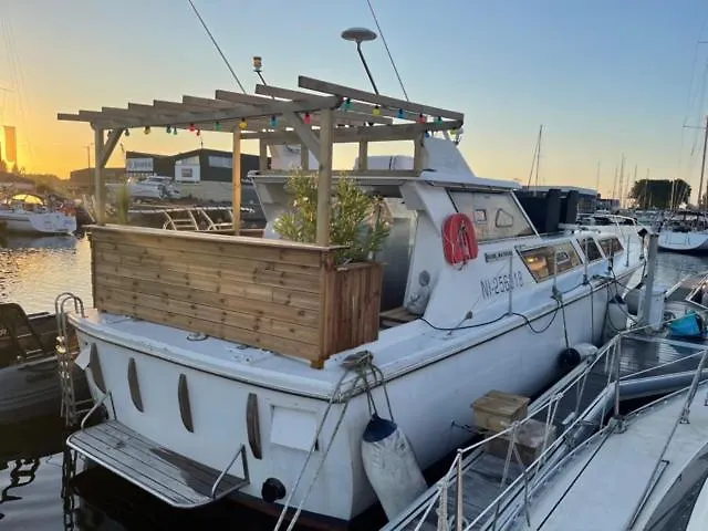 Exceptionnel Bateau Maison Reine Mathilde