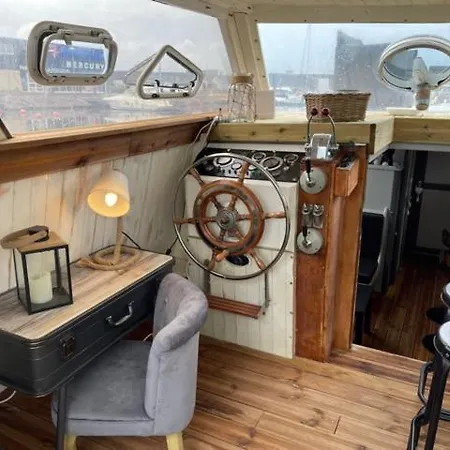Botel Exceptionnel Bateau Maison Reine Mathilde *