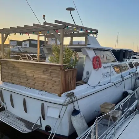 Exceptionnel Bateau Maison Reine Mathilde